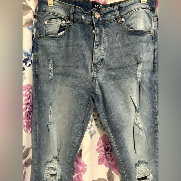 BoohooMAN Men's Distressed Light Blue Jeans Size 32R New with Tags - Picture 2 of 10